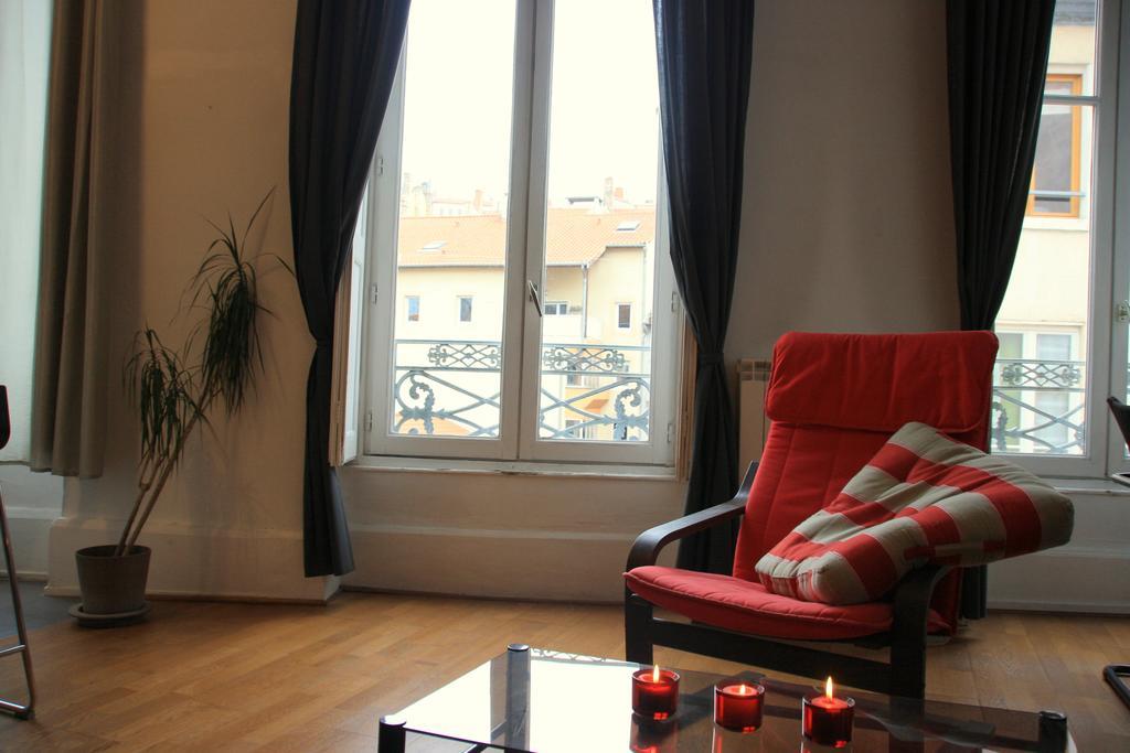 Appart' Sathonay Apartamento Lyon Exterior foto