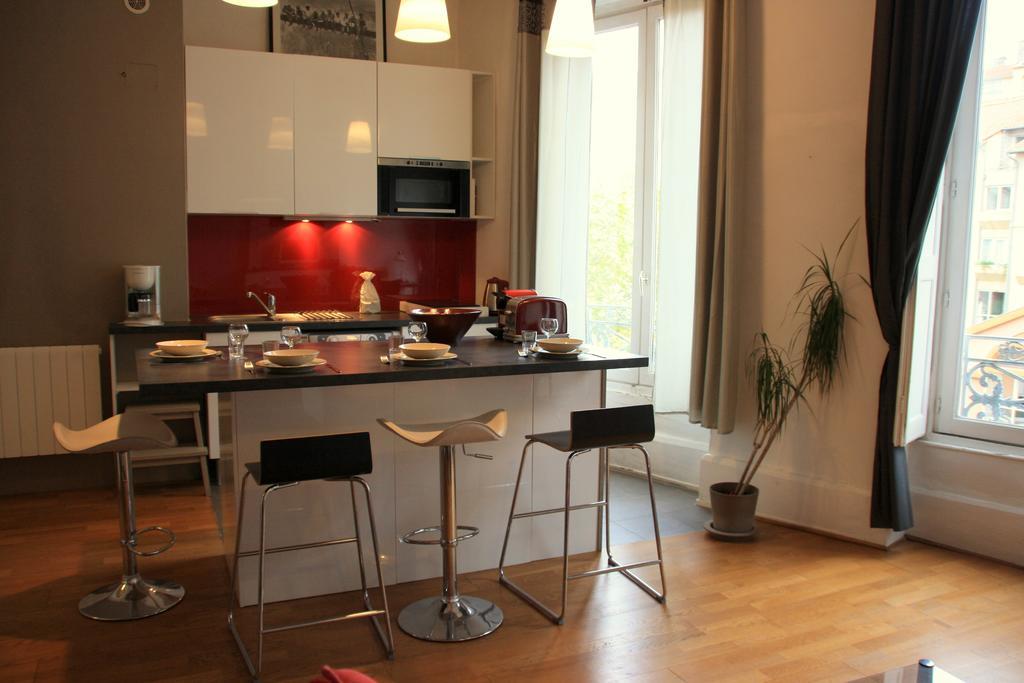 Appart' Sathonay Apartamento Lyon Exterior foto